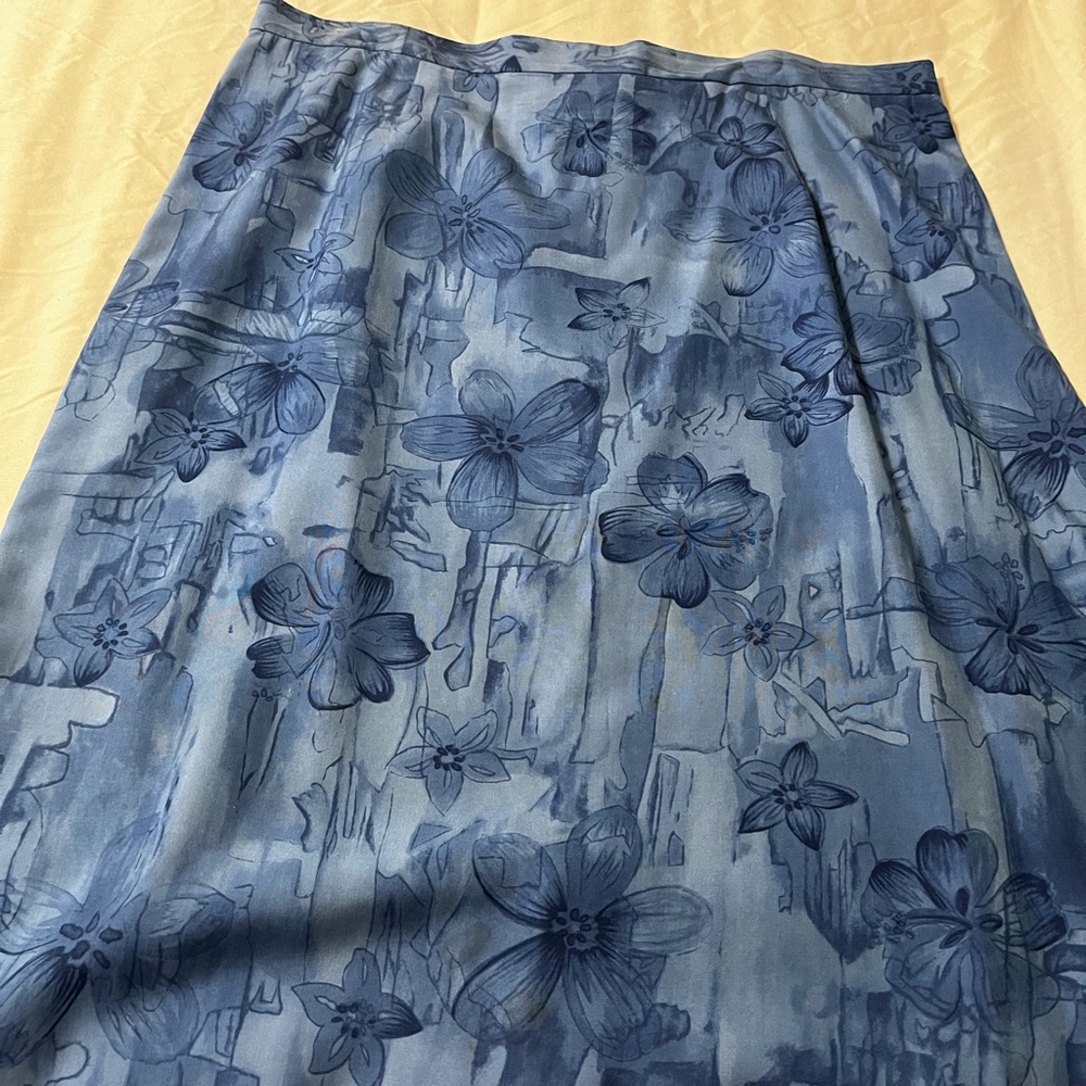 Nice silk skirt with flowers